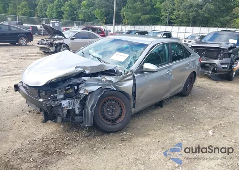 2015 Toyota Camry Le z USA, uszkodzony, nr VIN 4T1BF1FK0FU047225